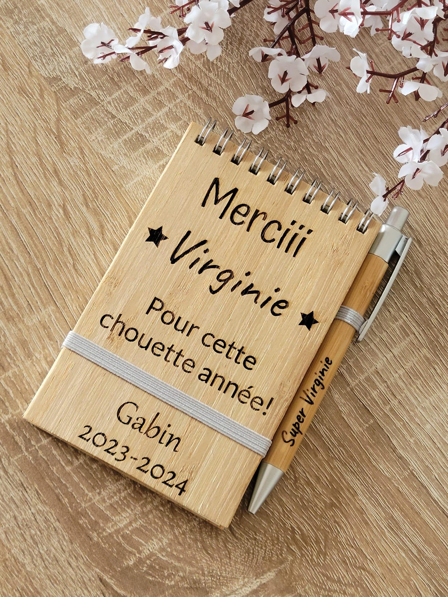 Bloc note en bambou avec stylo personnalisé  cadeau maîtresse / cadeau Mamie / cadeau directrice /cadeau papy/ mariage