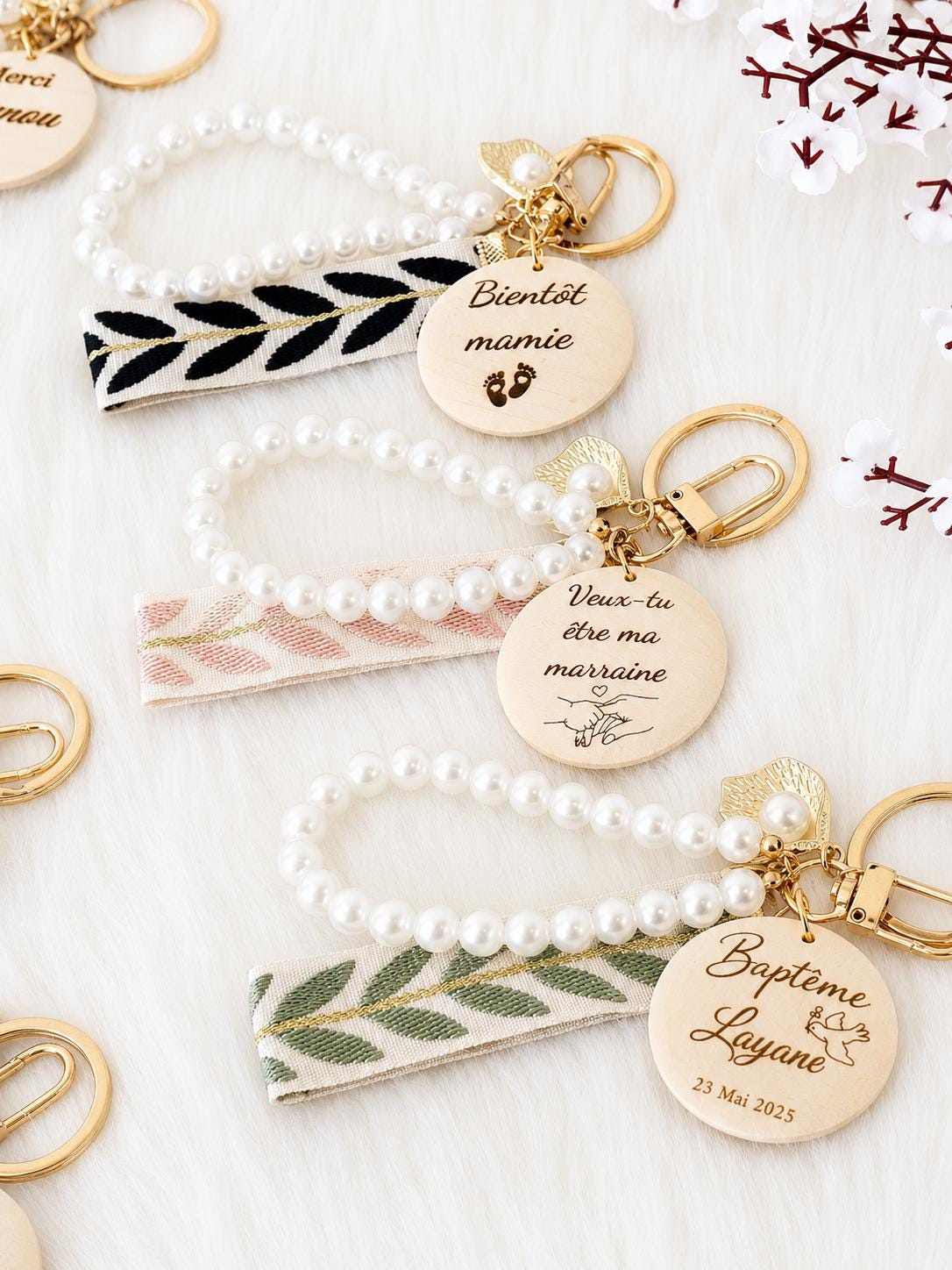 Porte clés personnalisé avec perles et ruban en tissu ,Cadeau unique  ,marraine, mamie, maman ,Maîtresse, fête des mères, cadeau baptême
