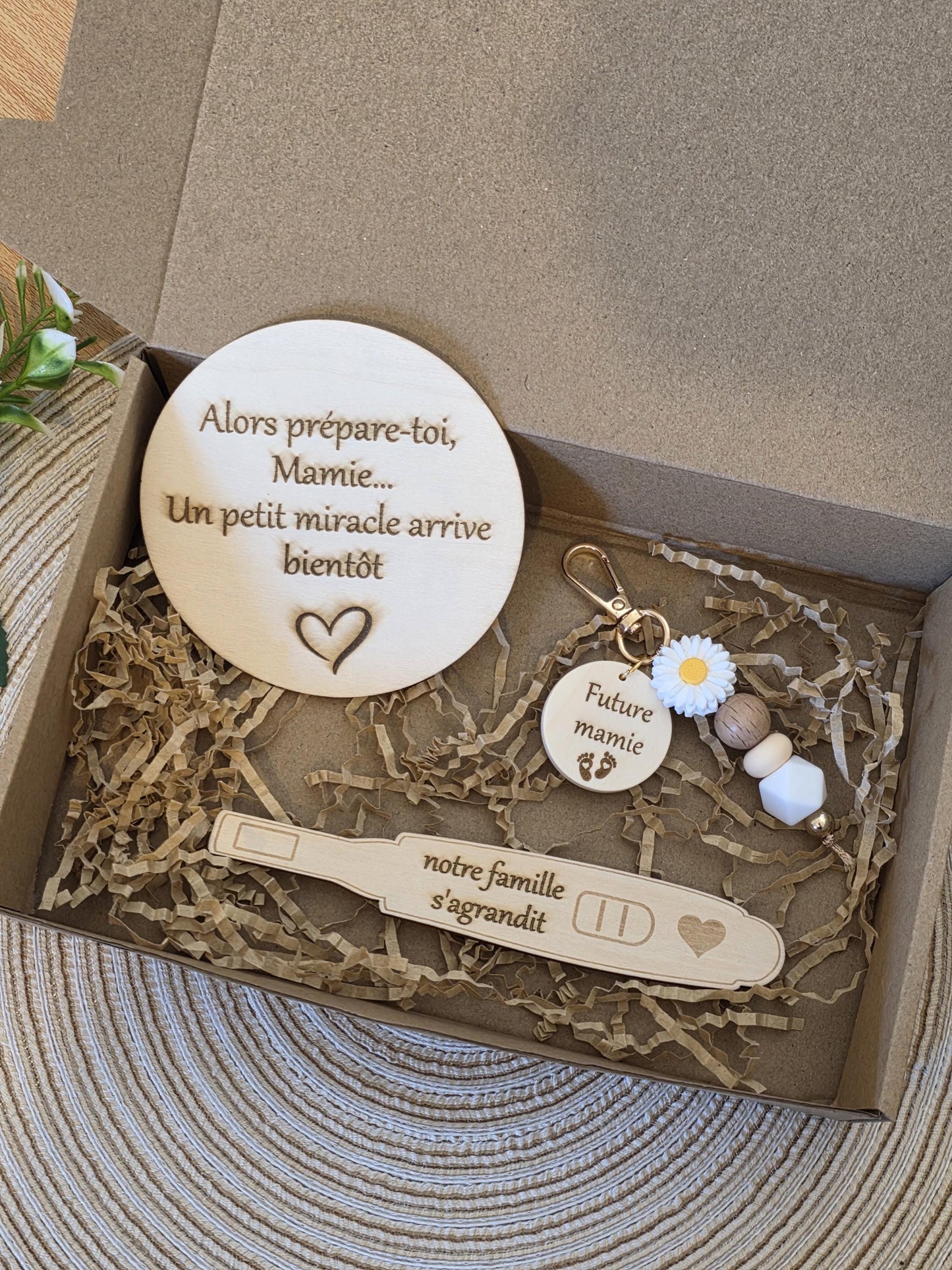 Coffret annonce de grossesse personnalisé / annonce grossesse mamie / annonce grossesse papy / body / porte clés et test de grossesse