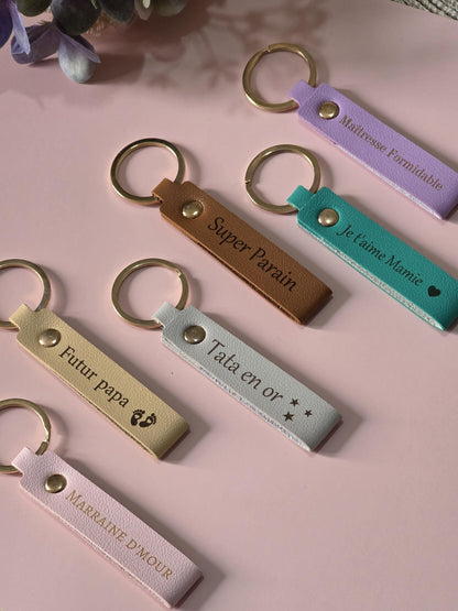 Porte clés en cuir personnalisé - Cadeau anniversaire,parrain, fête des mères, grands-mères, pères, grands-pères, maitresse, atsem, nounou,