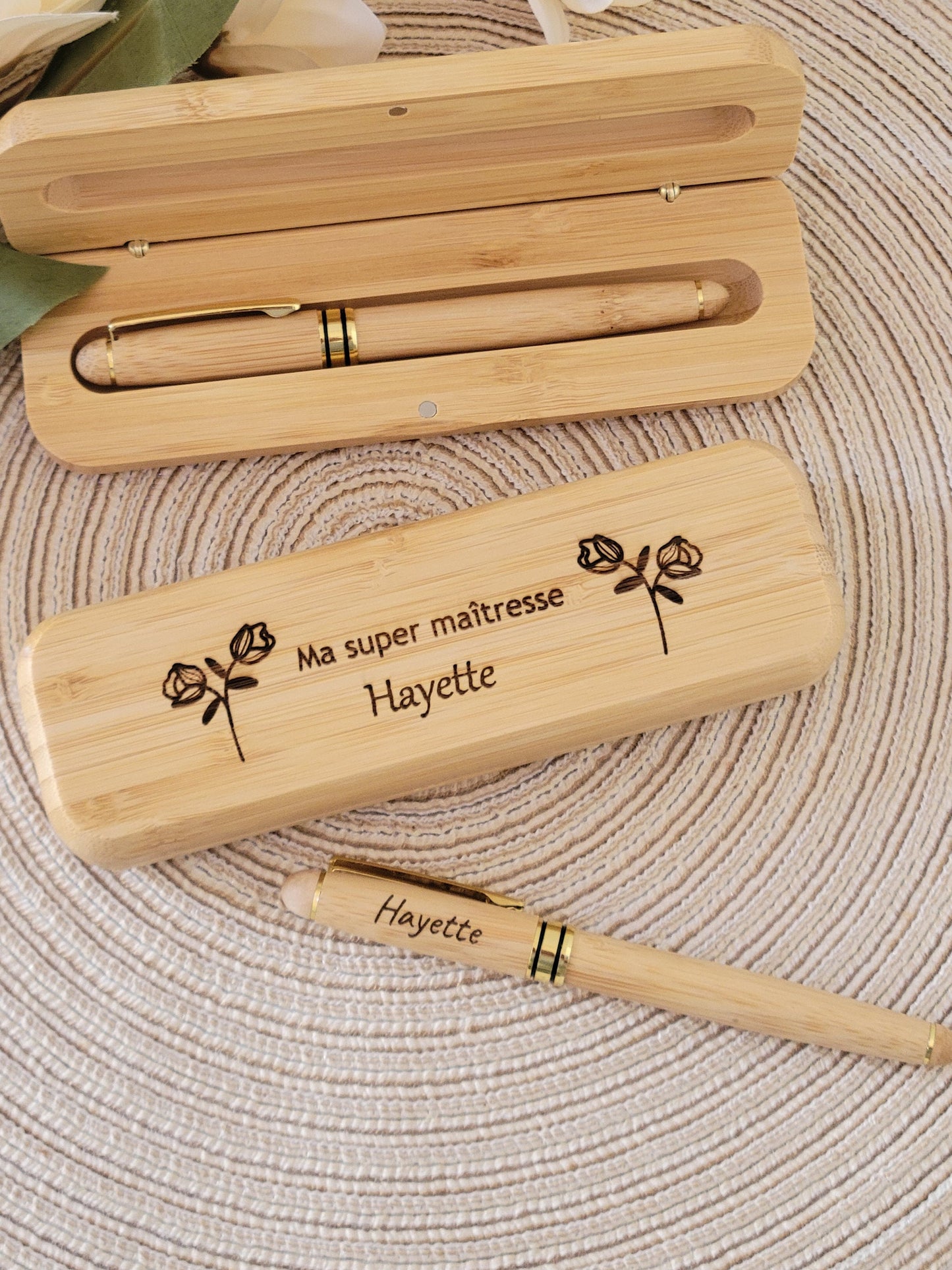 Stylo en bois gravé personnalisé avec une boîte, cadeau maîtresse / départ d'un collègue ou de remerciement,  anniversaire/ mariage