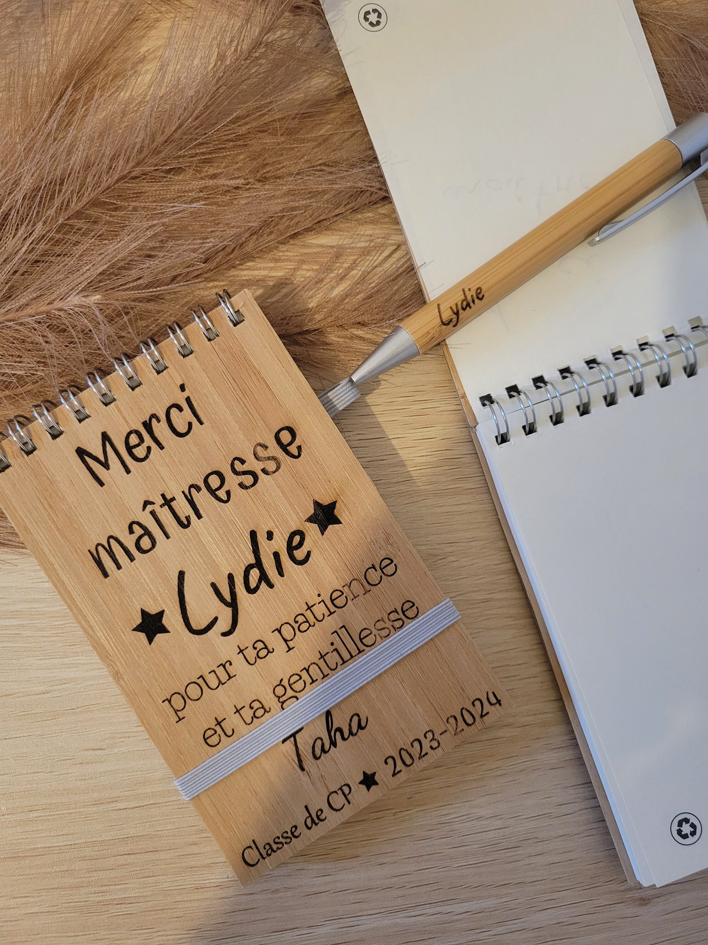 Bloc note en bambou avec stylo personnalisé  cadeau maîtresse / cadeau Mamie / cadeau directrice /cadeau papy/ mariage
