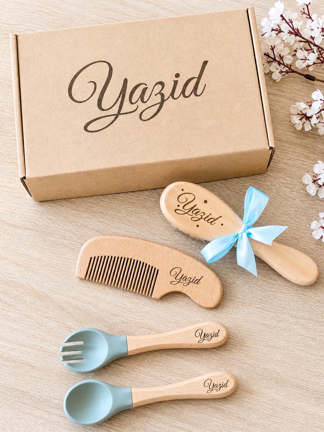 Coffret Cadeau Naissance Personnalisé en Bois Set de Soin et Repas Bébé Gravé  Brosse, Peigne, Hochet et Couverts  Cadeau Baptême Nouveau-né